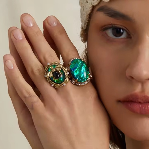 Royal Bee Elegance Antique Brass Ring - Picture 5 of 11